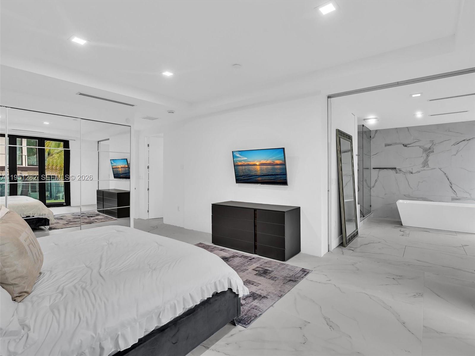 3010 Alton Rd Miami Beach, FL 33140