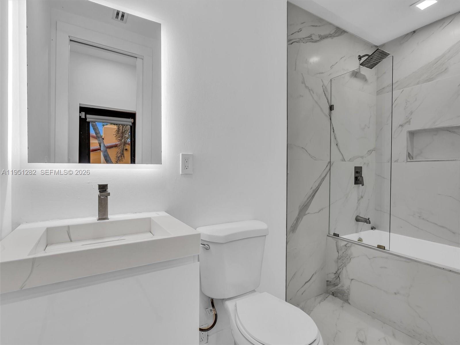 3010 Alton Rd Miami Beach, FL 33140