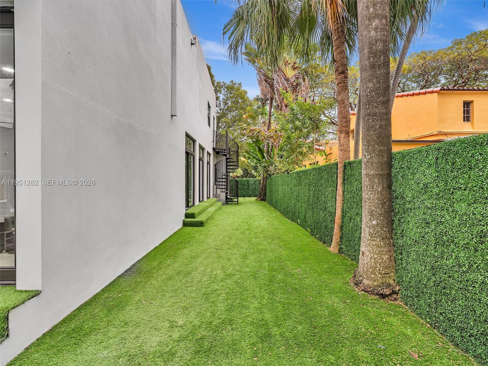 3010 Alton Rd Miami Beach, FL 33140