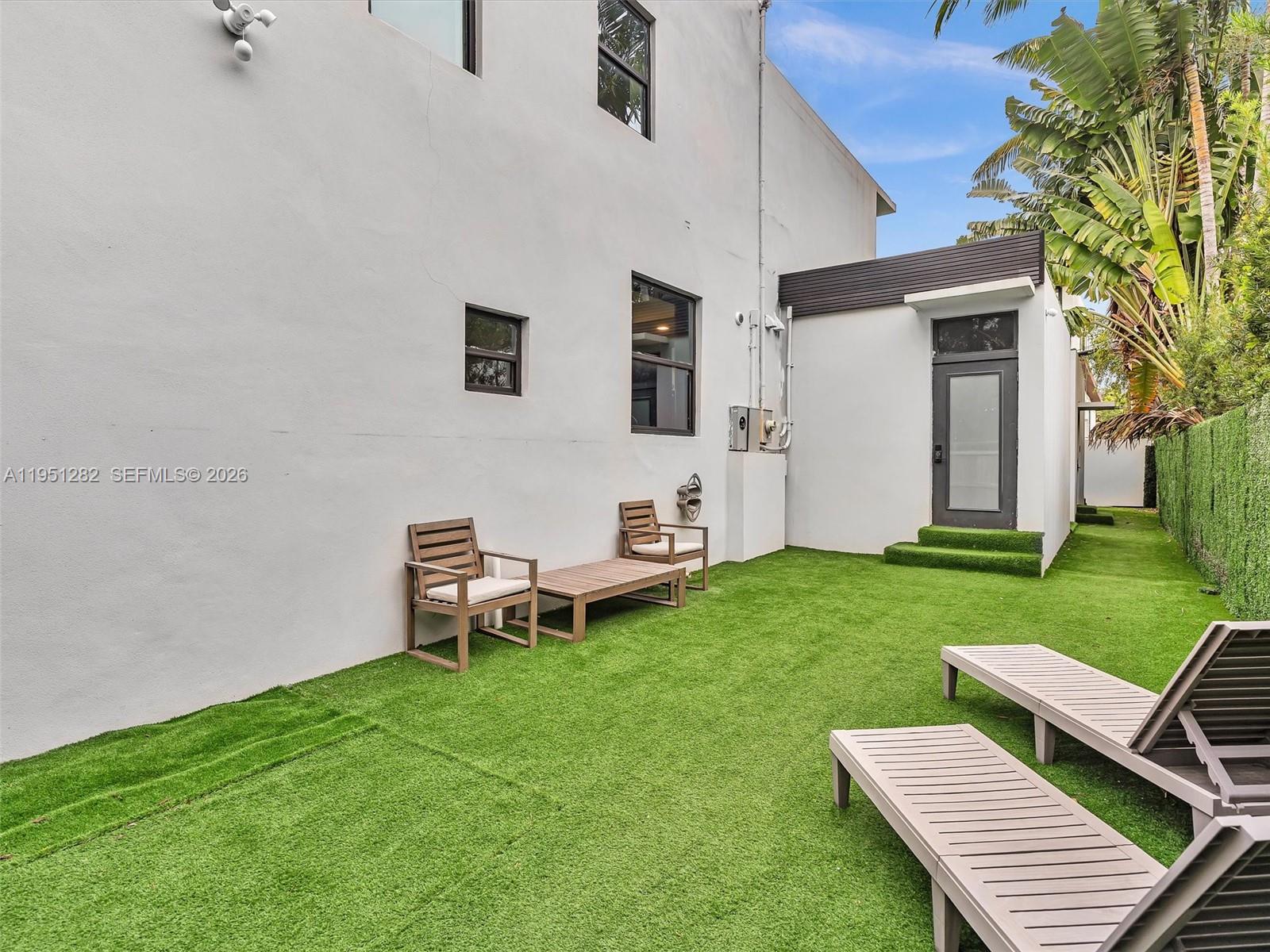 3010 Alton Rd Miami Beach, FL 33140