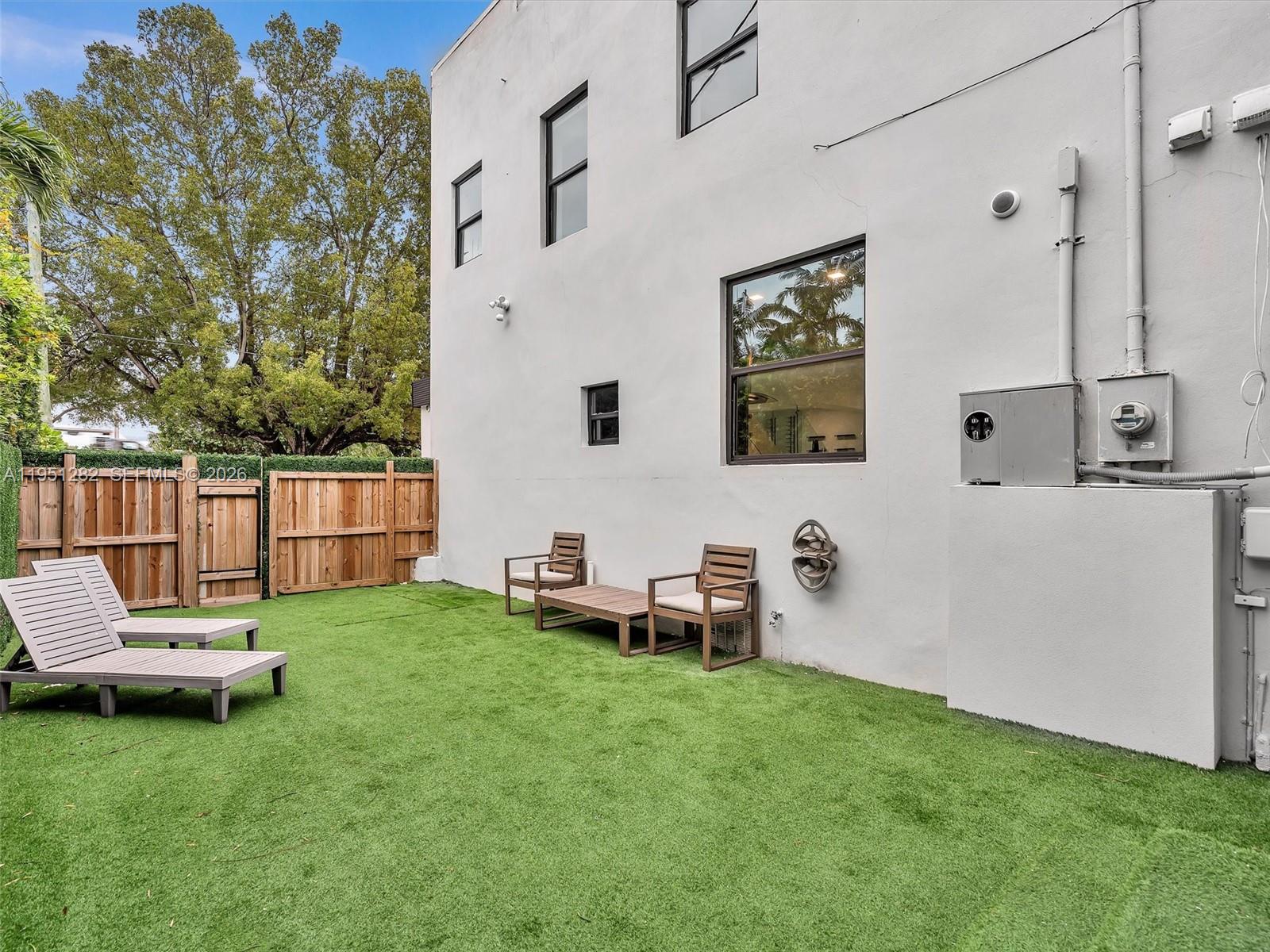 3010 Alton Rd Miami Beach, FL 33140