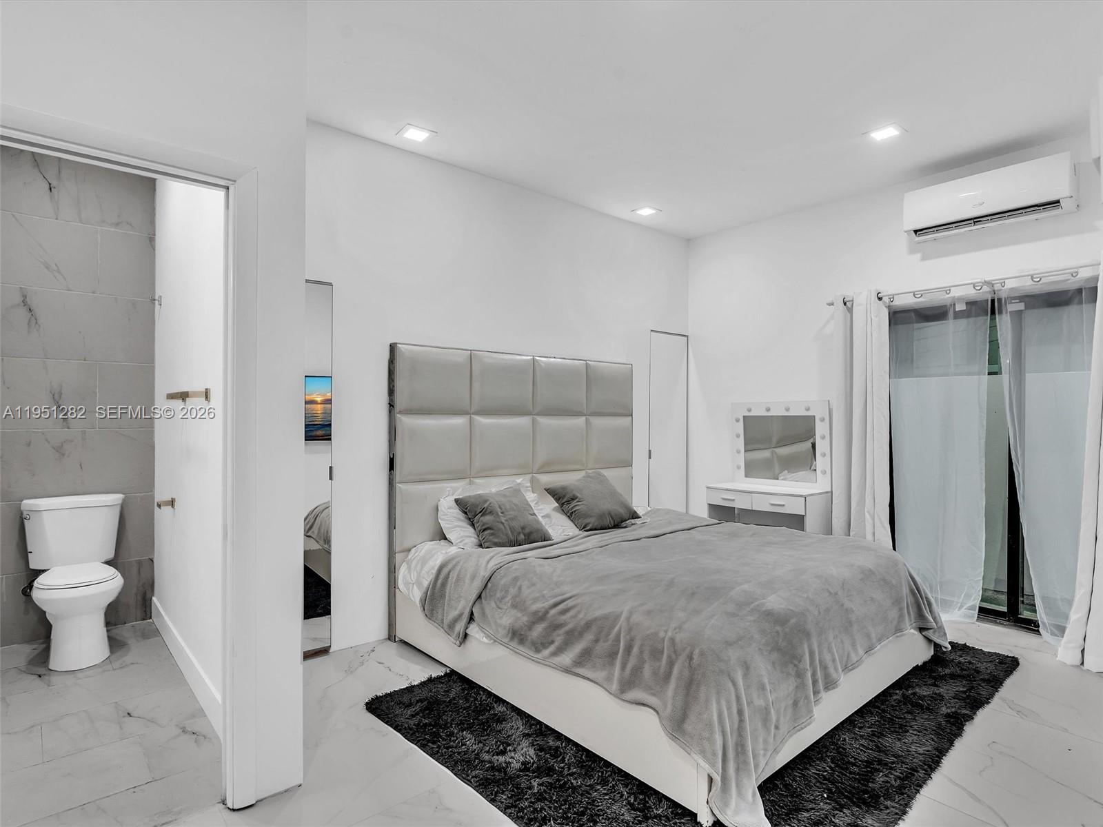 3010 Alton Rd Miami Beach, FL 33140