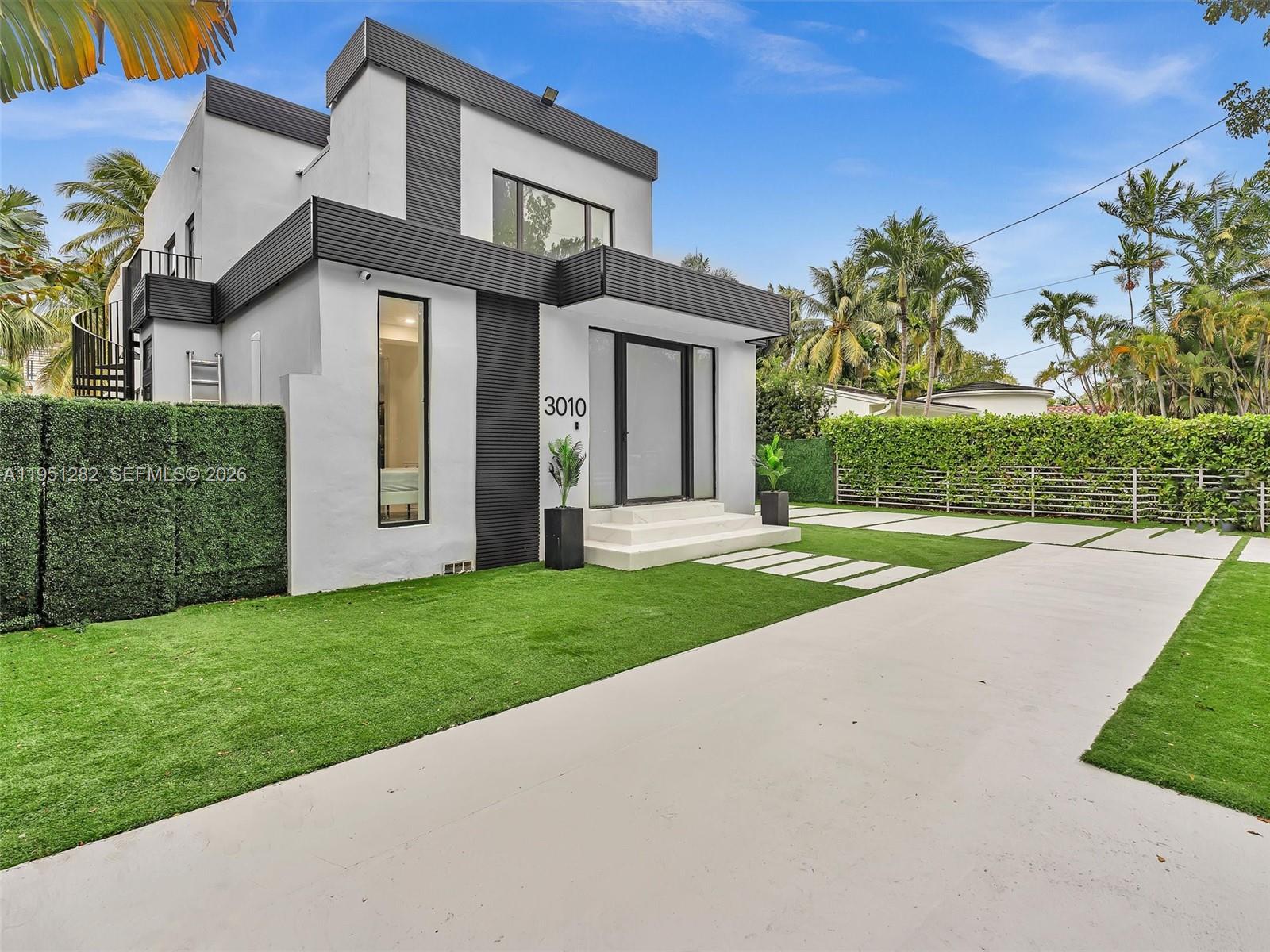 3010 Alton Rd Miami Beach, FL 33140