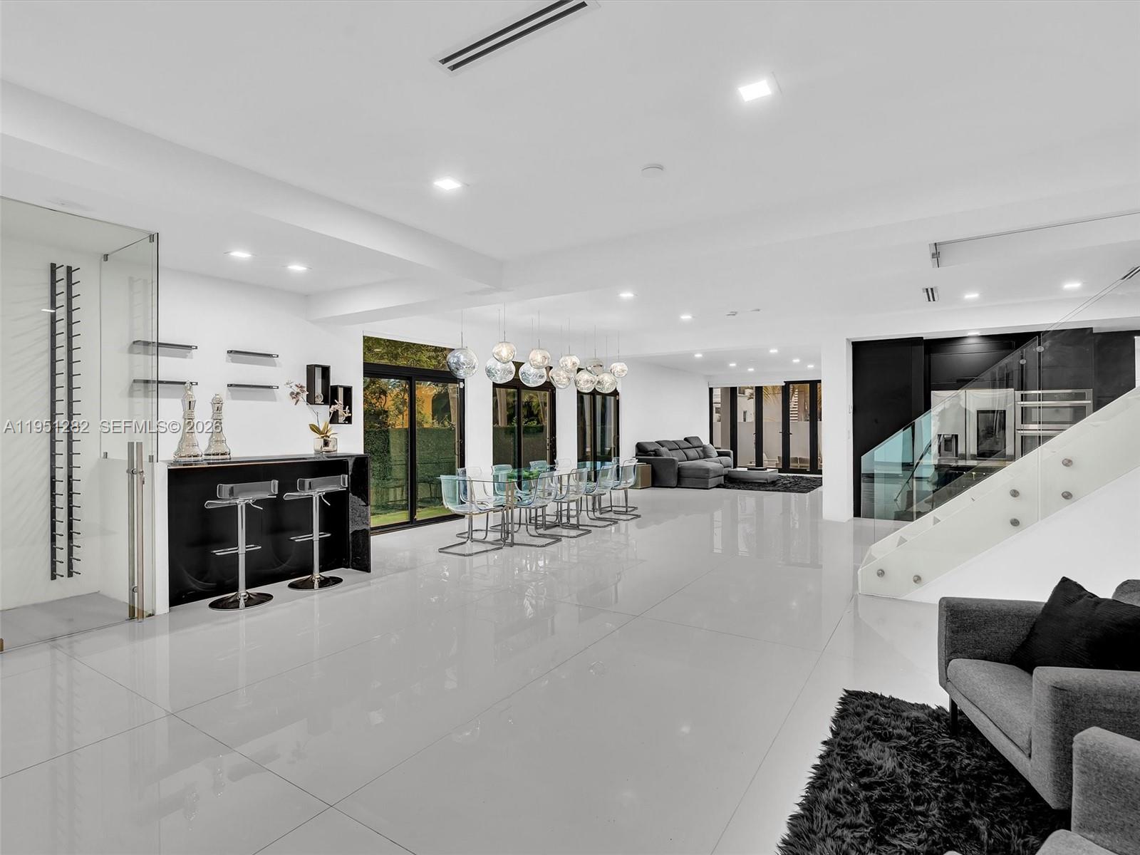 3010 Alton Rd Miami Beach, FL 33140