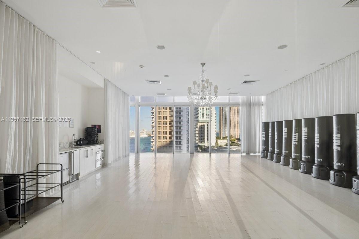 image Icon Brickell I24
