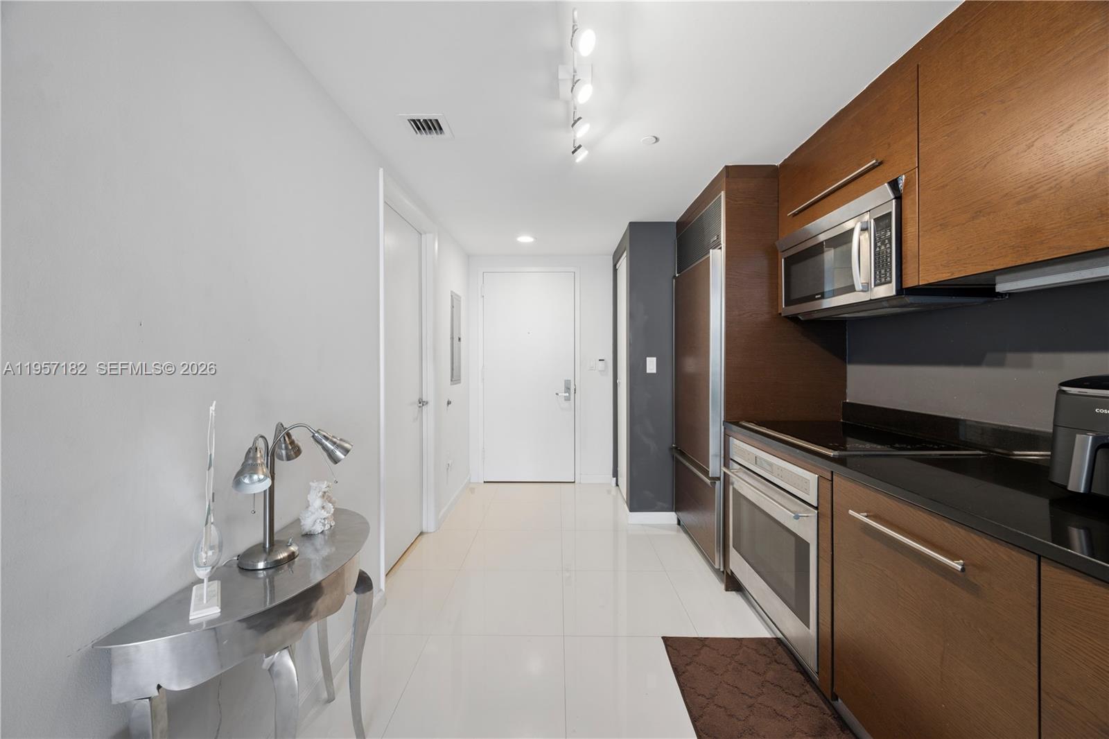 image Icon Brickell I8