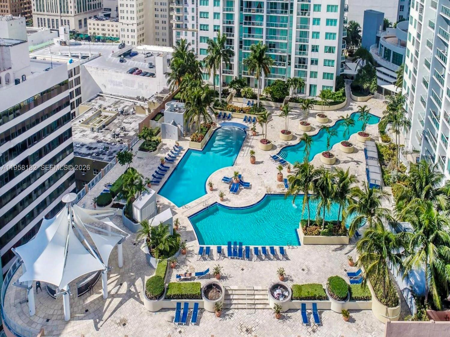 image Vizcayne South21