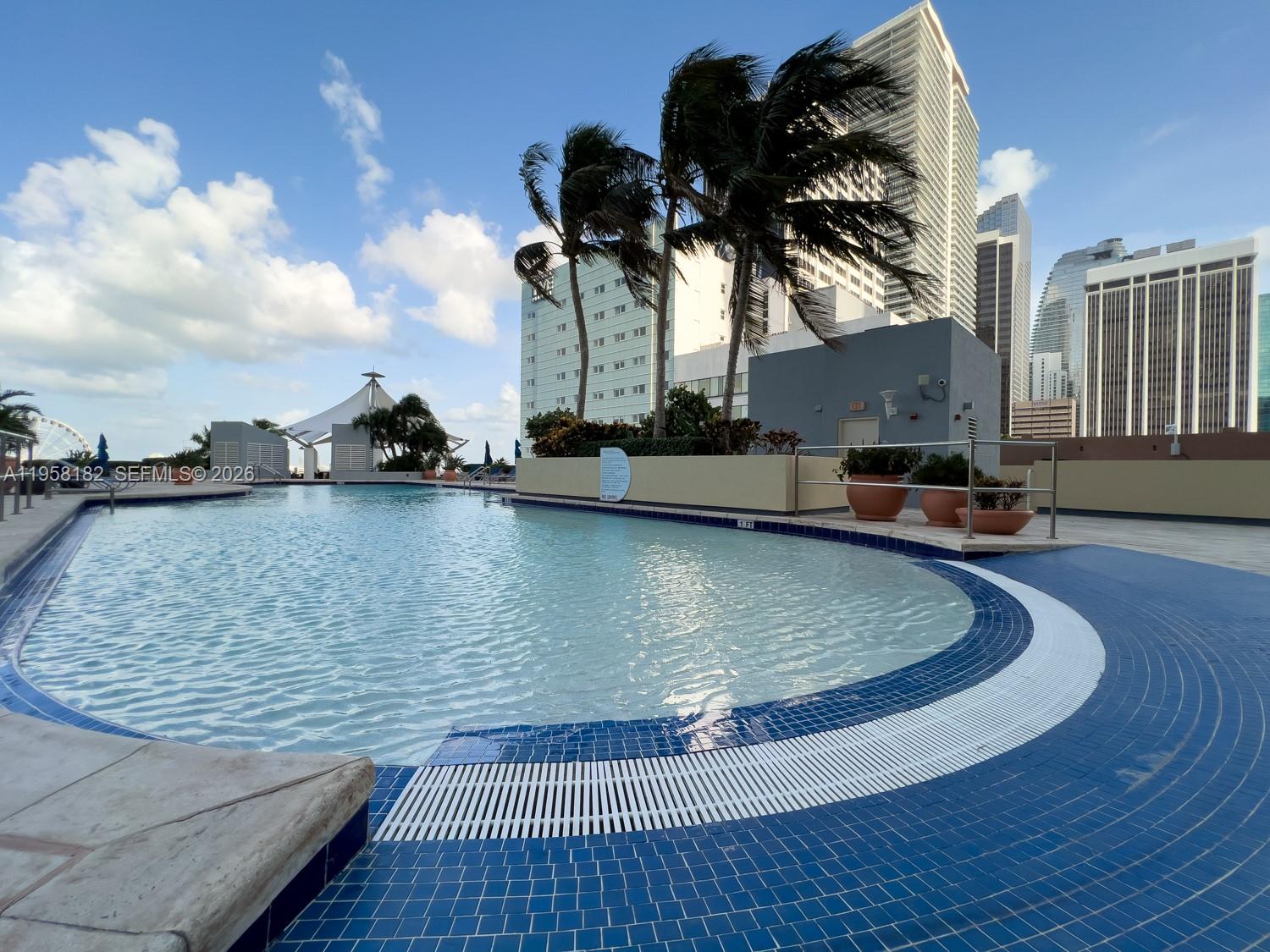 image Vizcayne South23