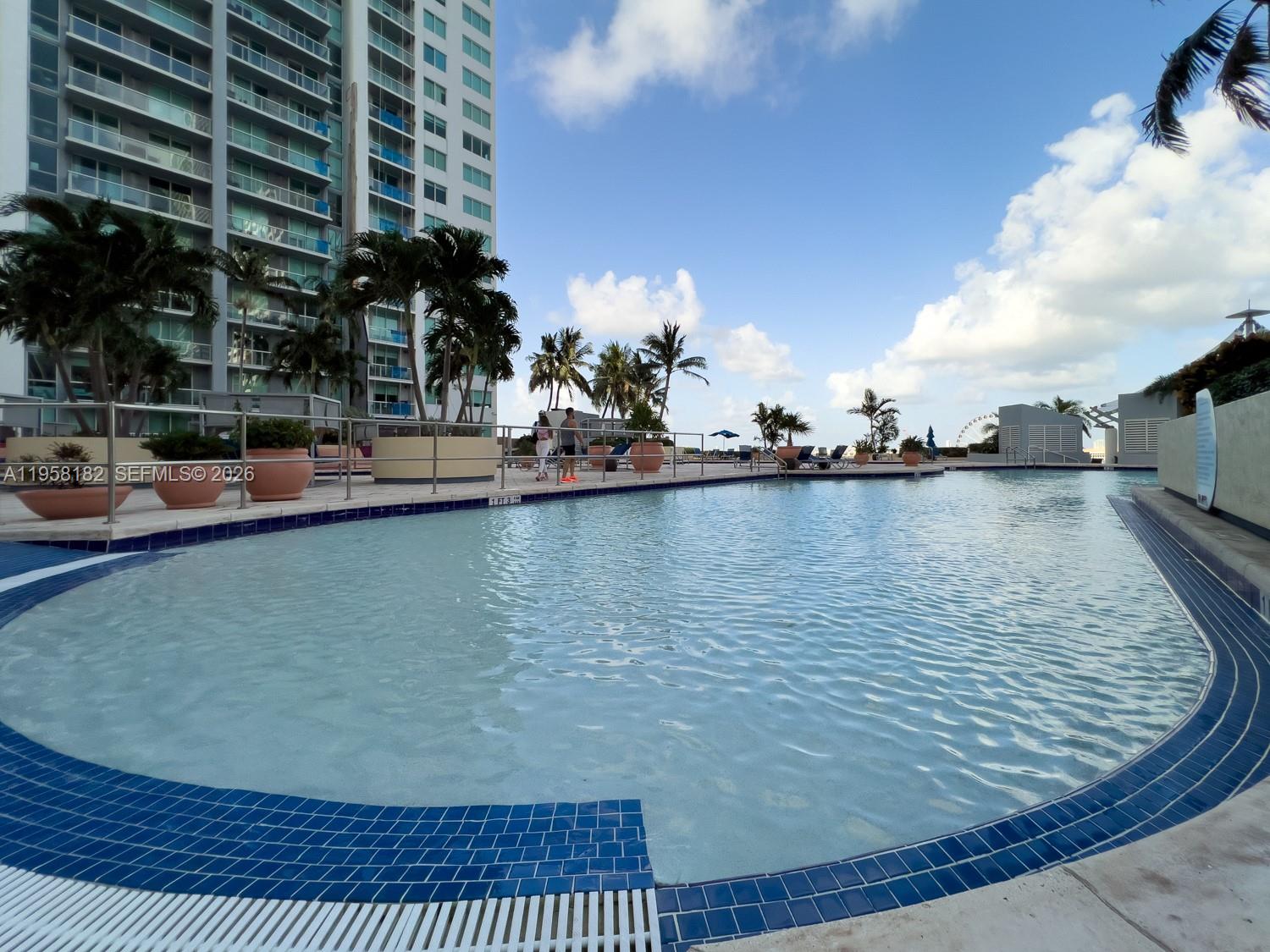 image Vizcayne South24