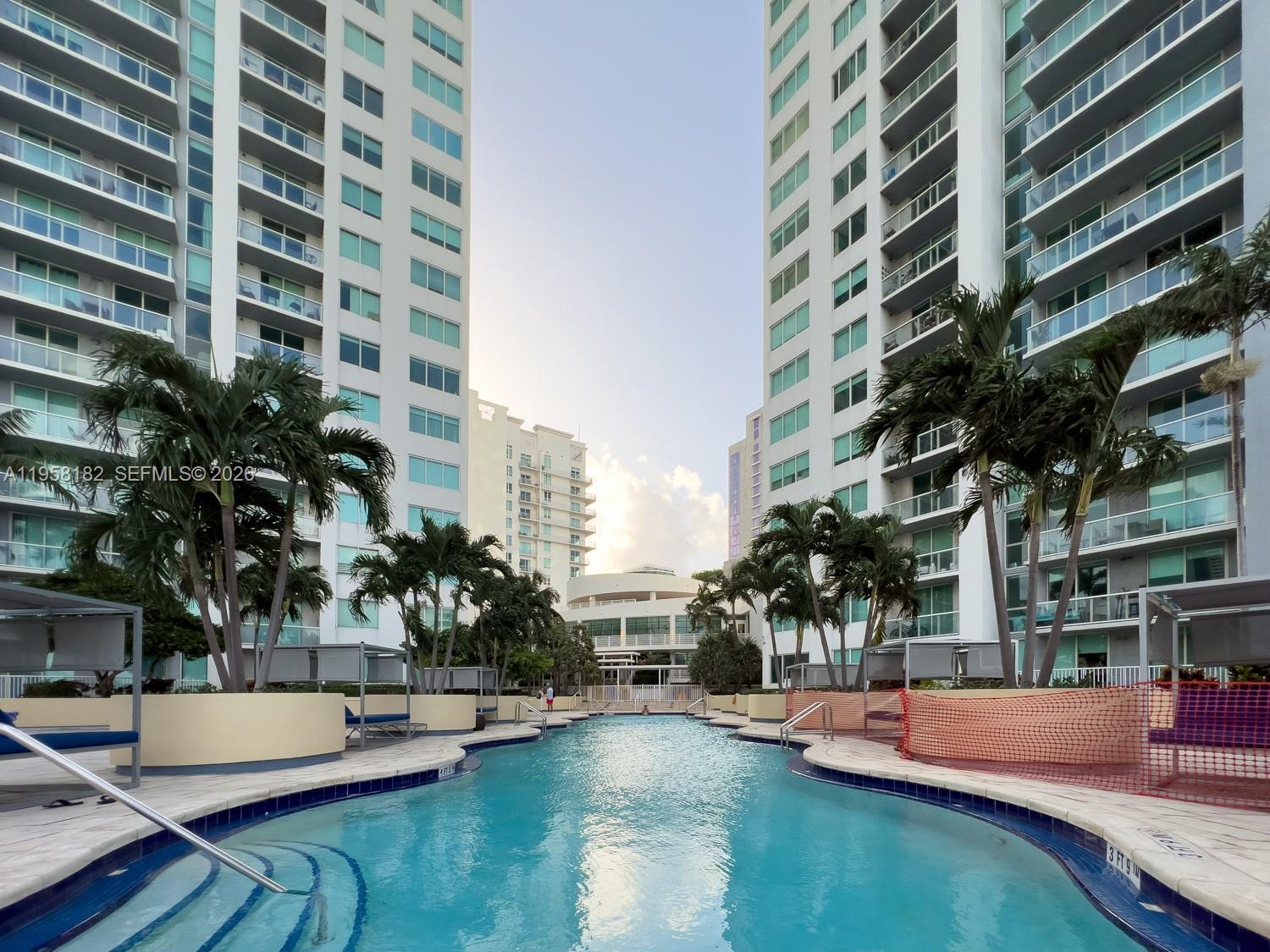 image Vizcayne South25