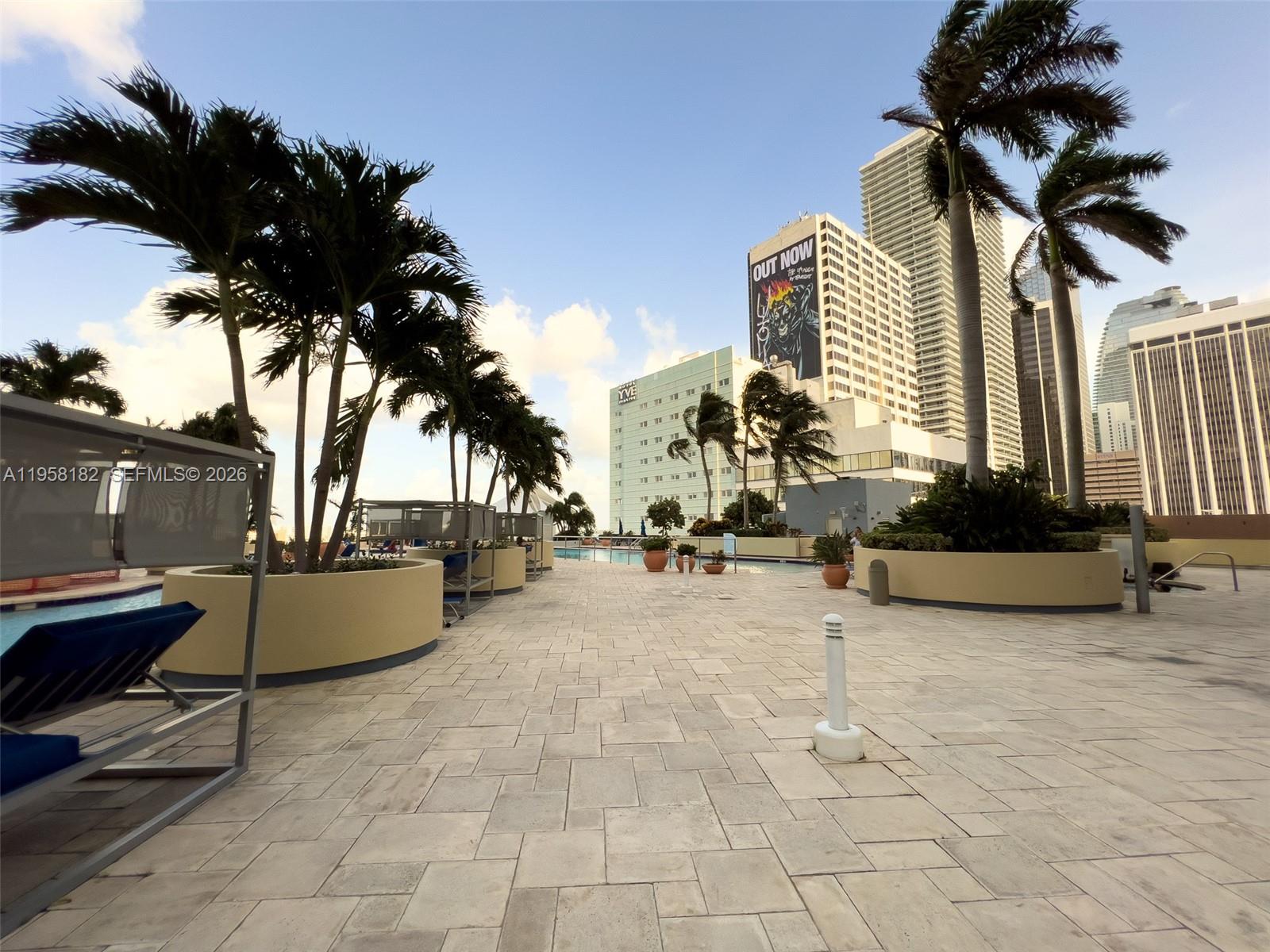 image Vizcayne South27