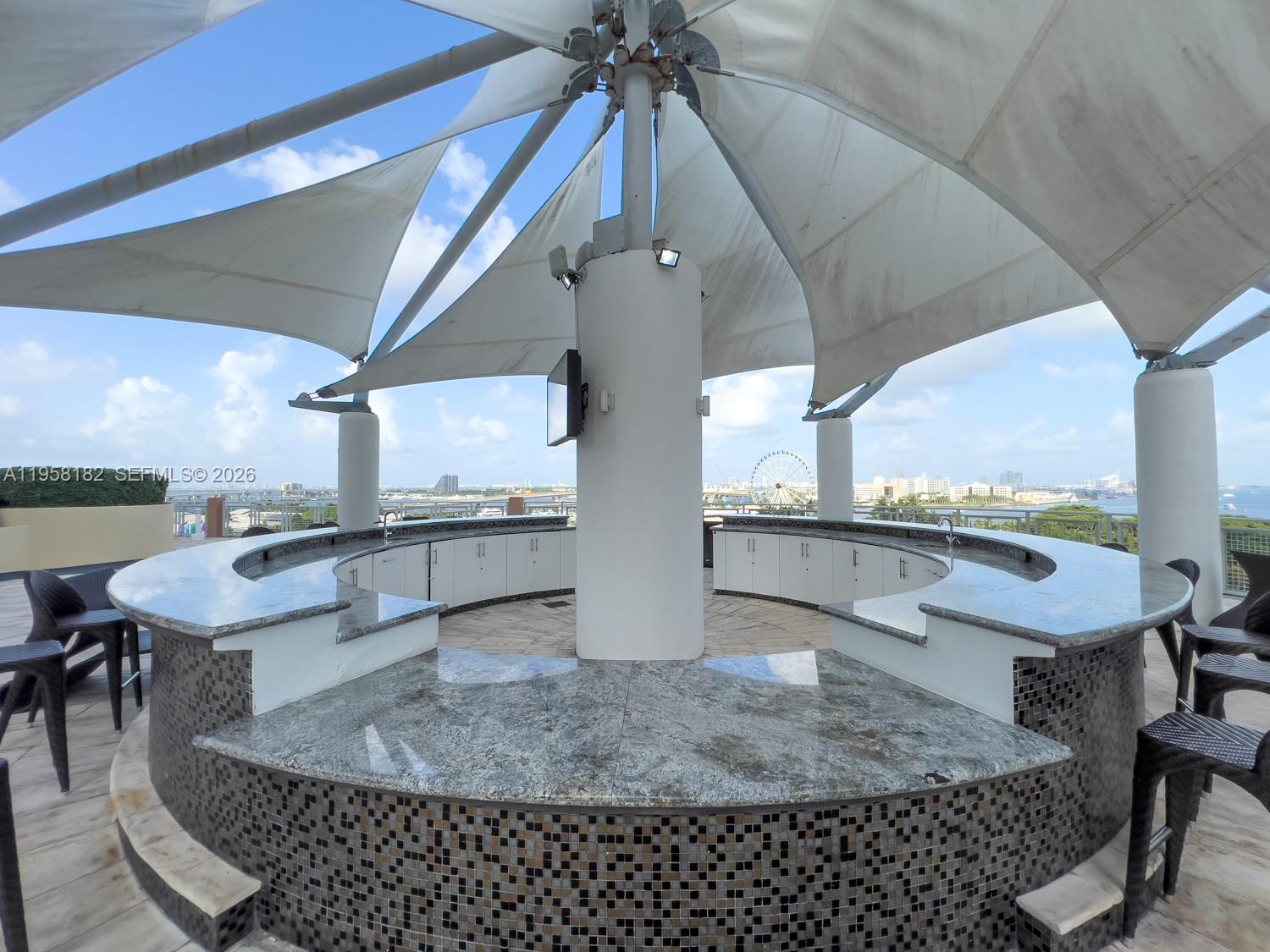 image Vizcayne South30