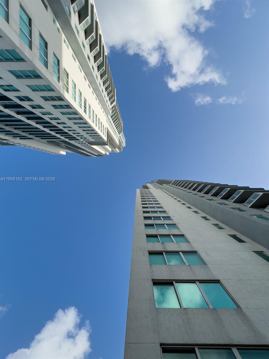 image Vizcayne South34