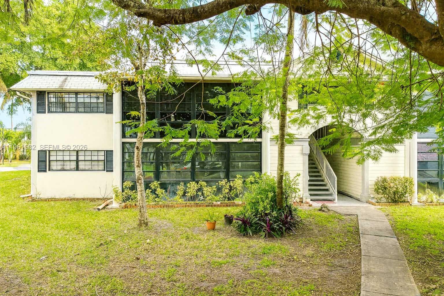 921 NE 199th St #107 Miami, FL 33179