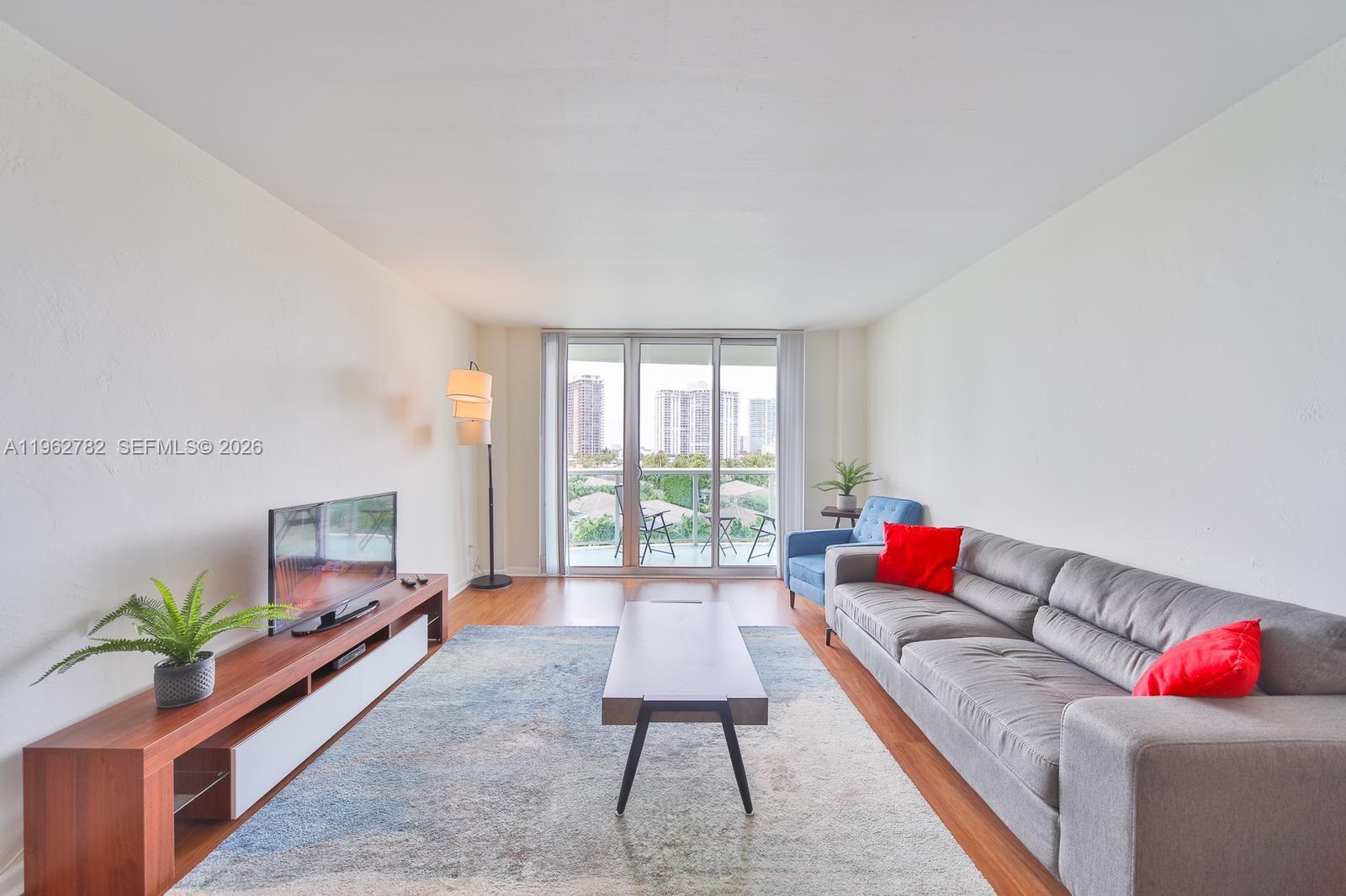 19370 Collins Ave #622