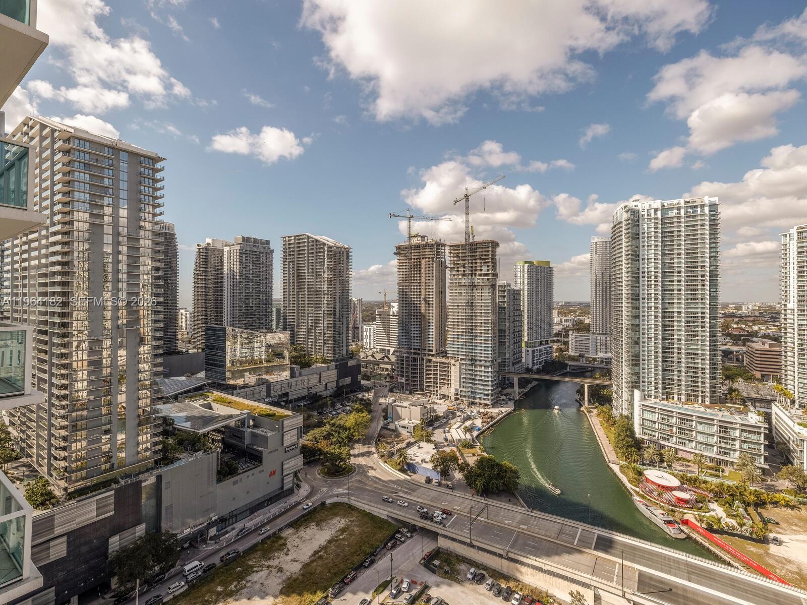 image Brickell on the River North23