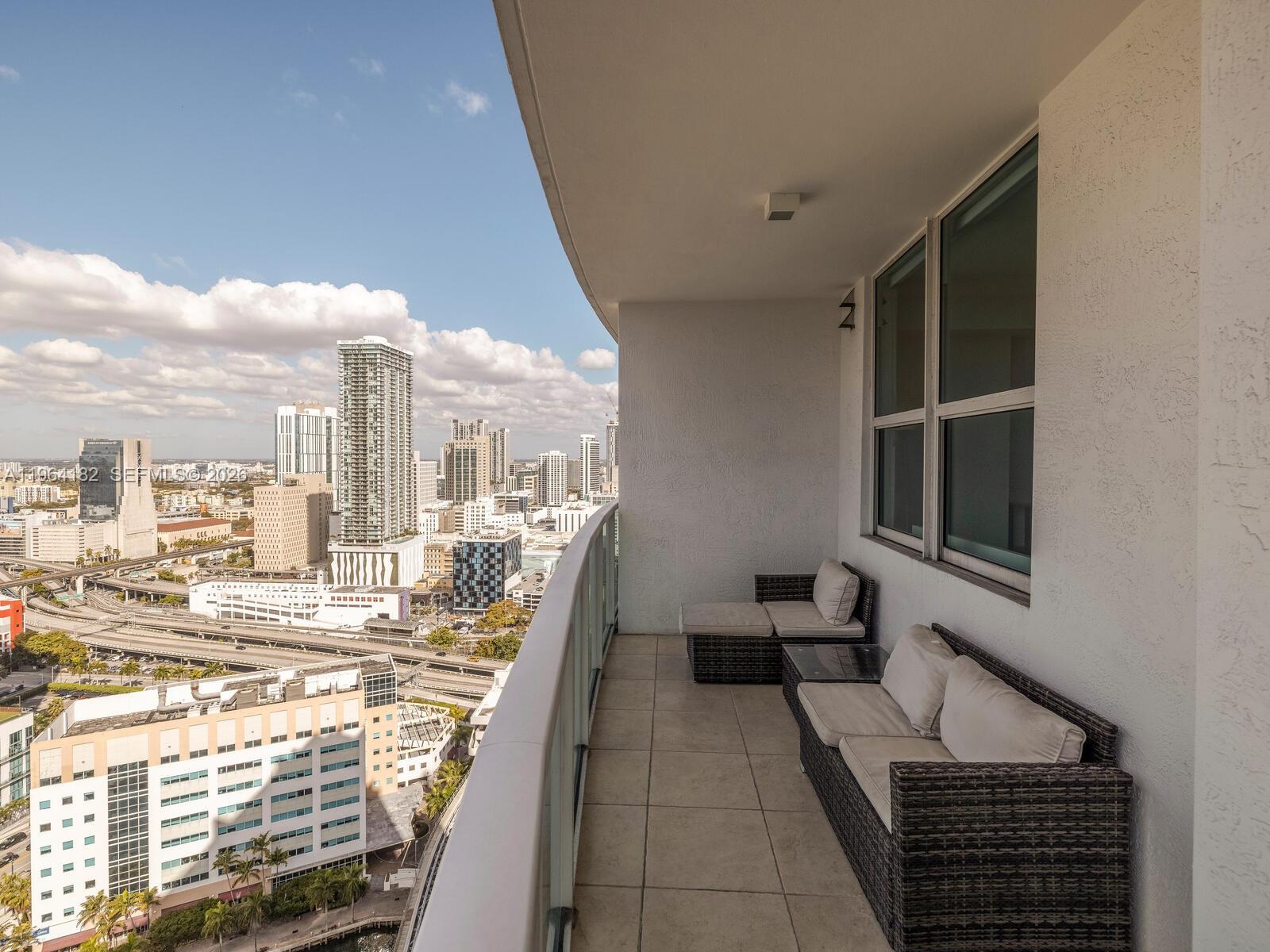 image Brickell on the River North25