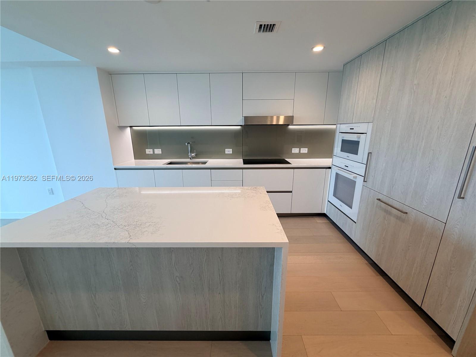 9221 E Bay Hbr Dr #307 Bay Harbor Islands, FL 33154