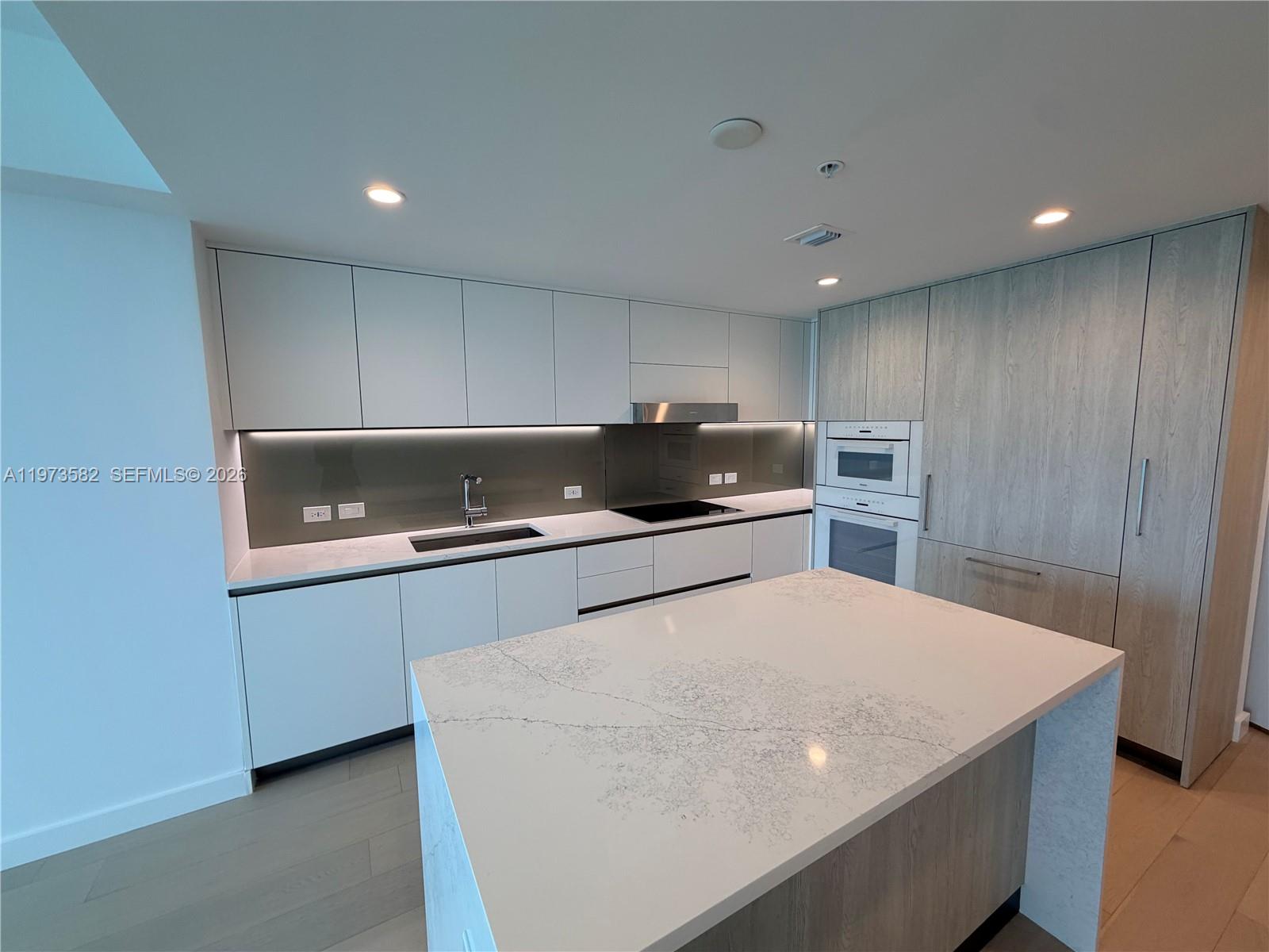 9221 E Bay Hbr Dr #307 Bay Harbor Islands, FL 33154