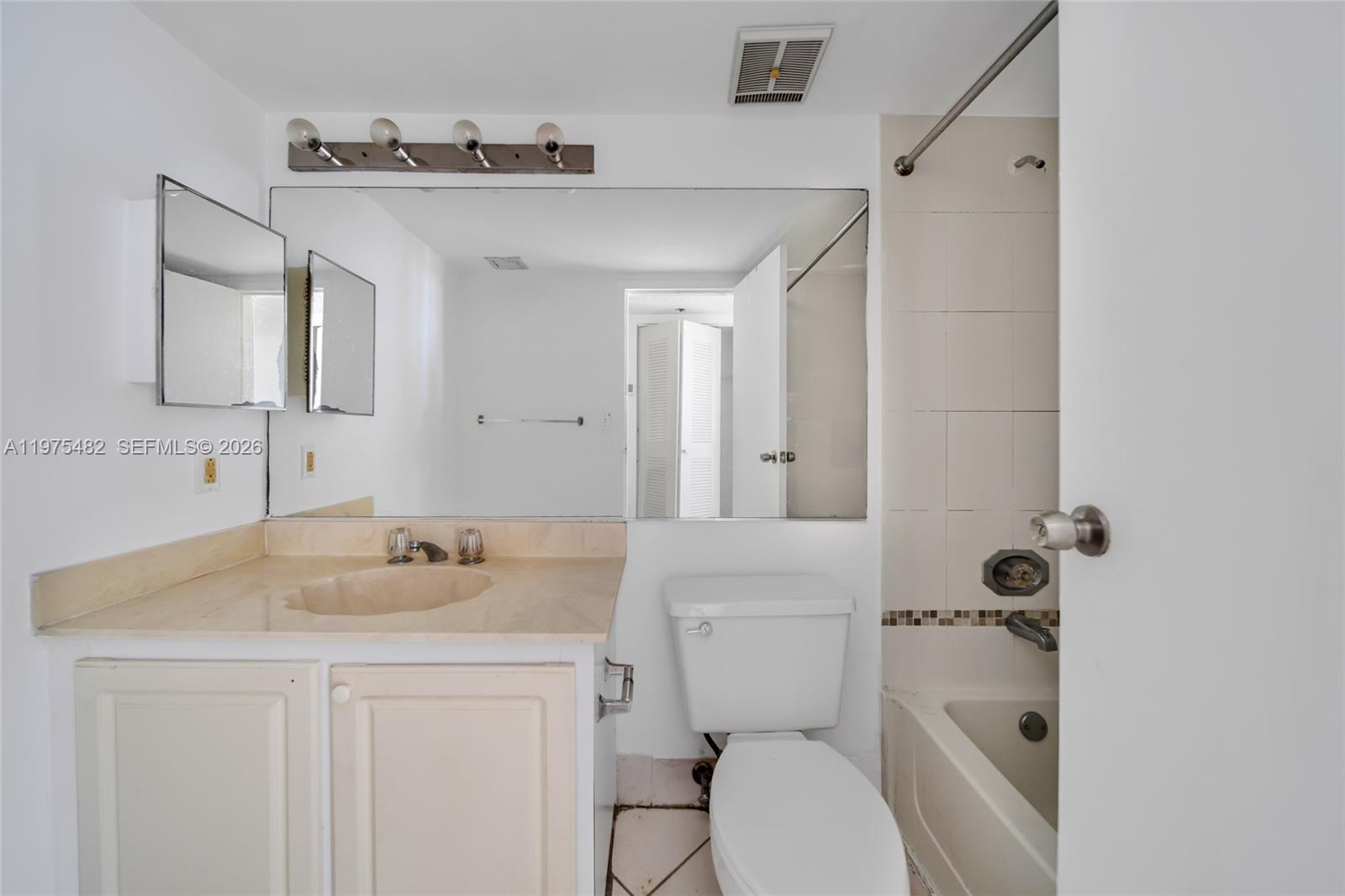 7601 E Treasure Dr #1917 North Bay Village, FL 33141