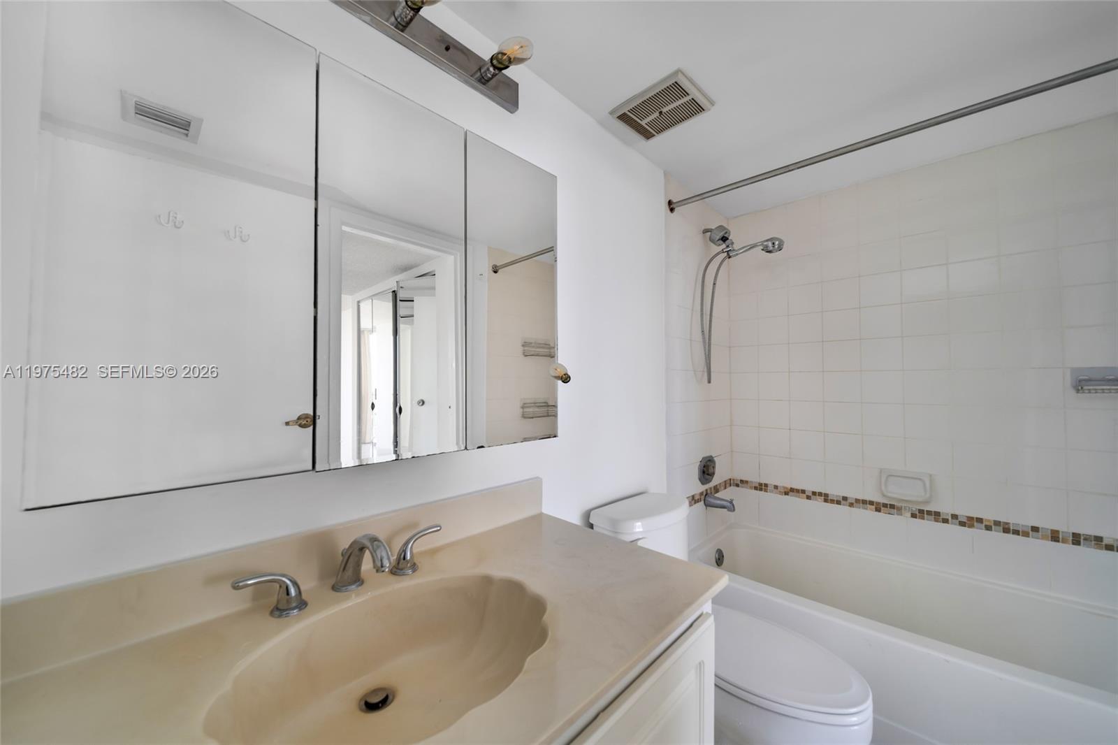 7601 E Treasure Dr #1917 North Bay Village, FL 33141