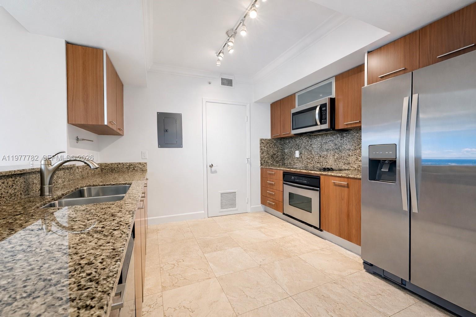 9066 SW 73rd Ct #1710 Miami, FL 33156