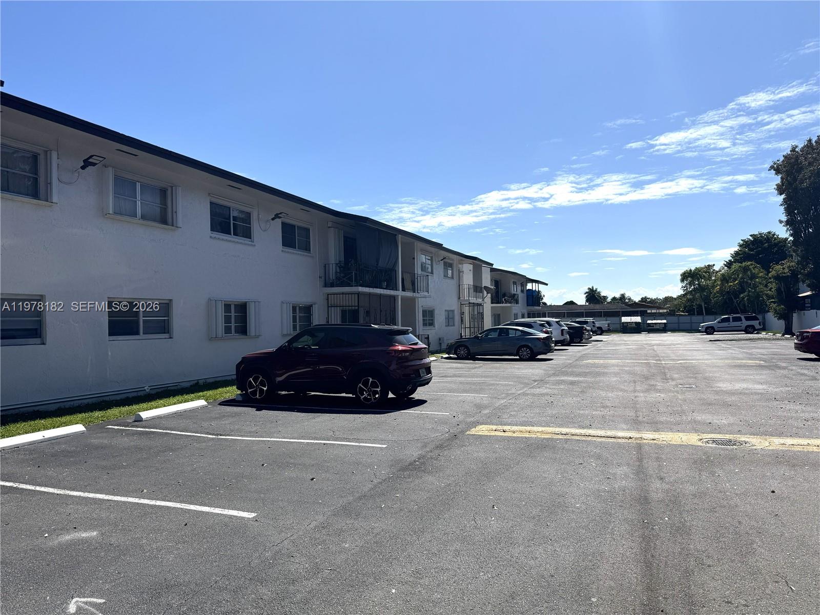 9520 SW 8th St #119 Miami, FL 33174