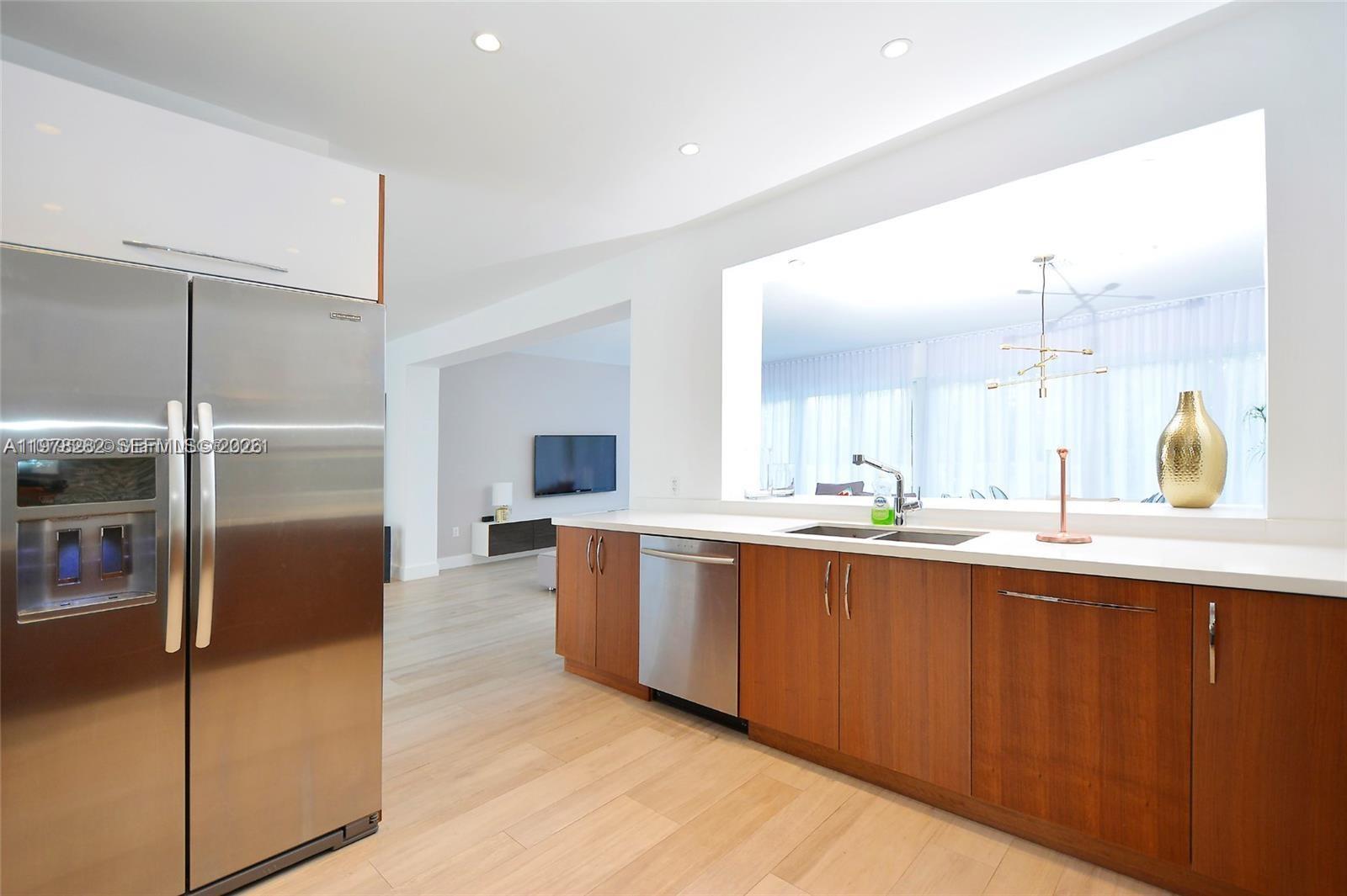 880 N Venetian Dr Miami Beach, FL 33139