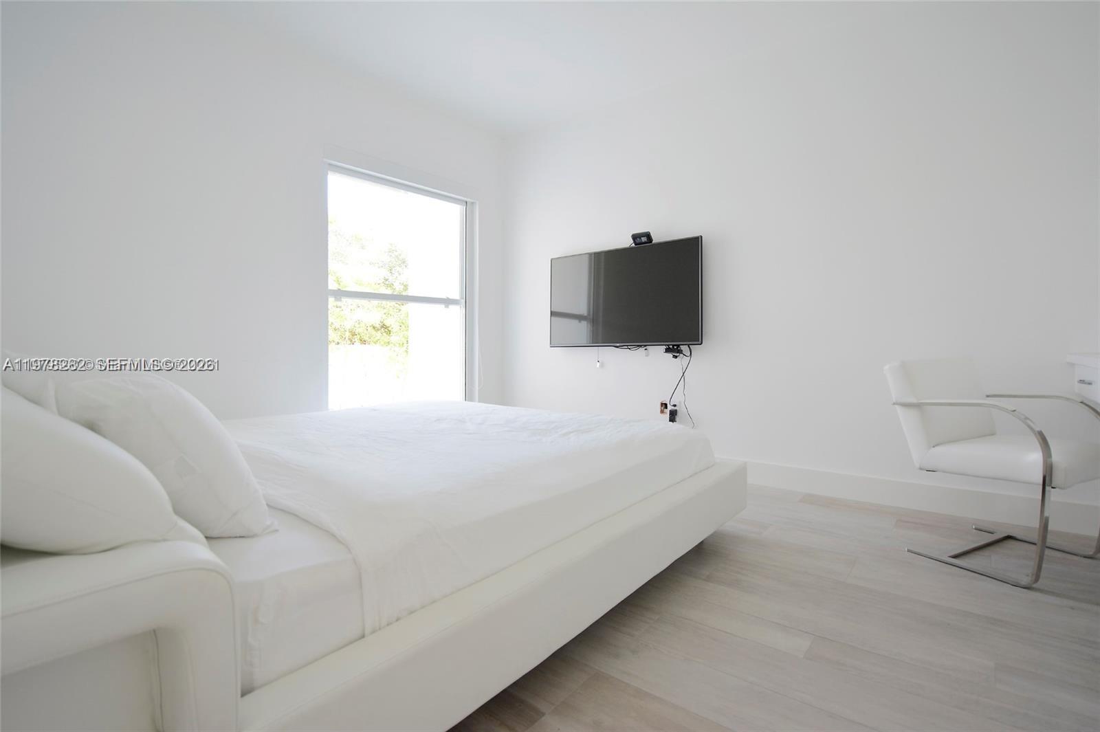 880 N Venetian Dr Miami Beach, FL 33139