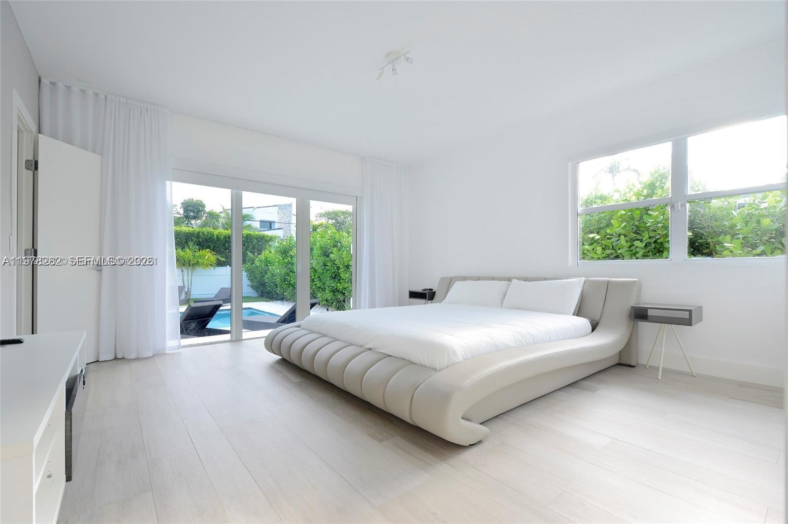 880 N Venetian Dr Miami Beach, FL 33139