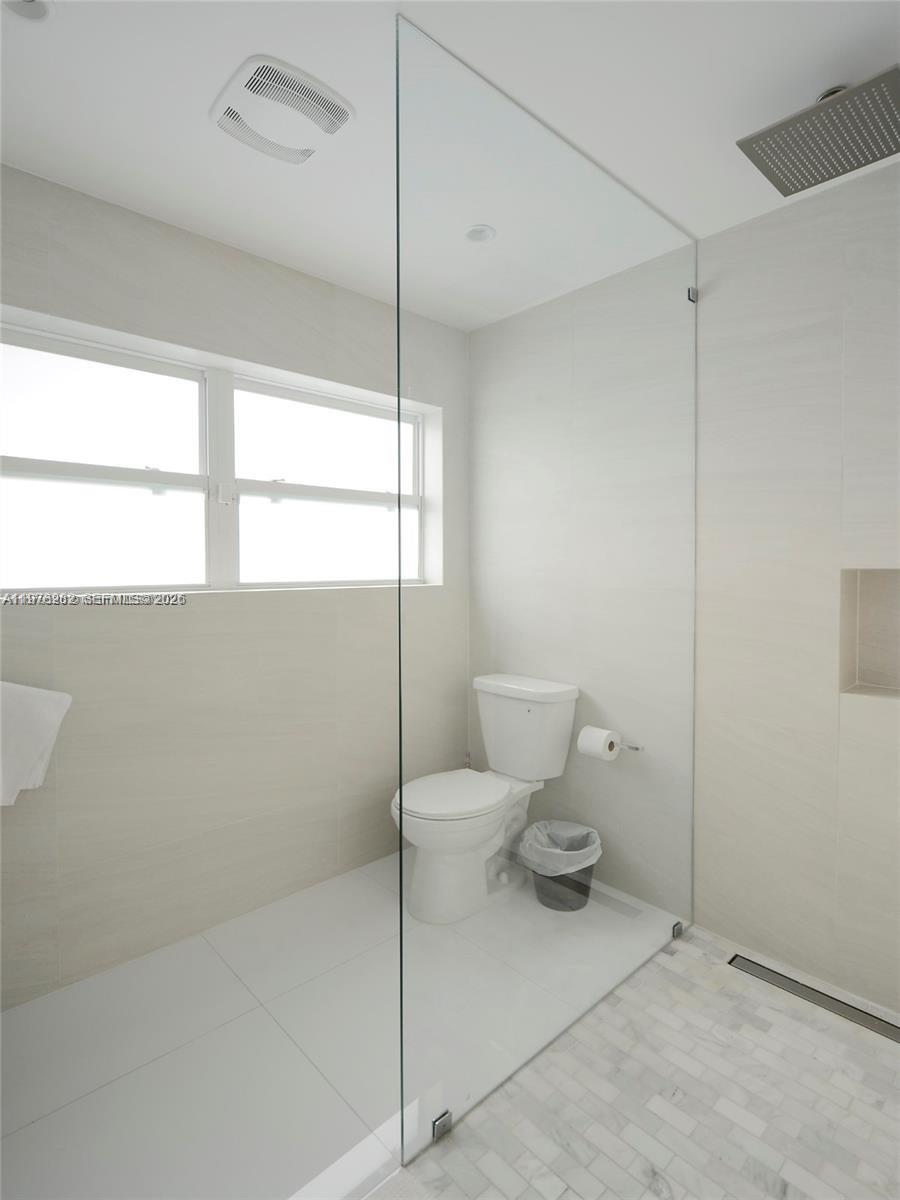 880 N Venetian Dr Miami Beach, FL 33139