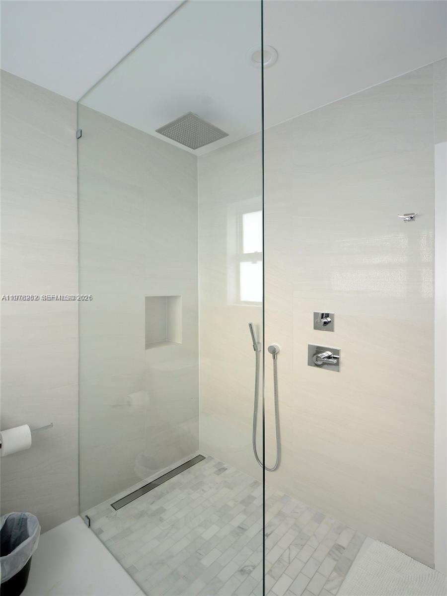 880 N Venetian Dr Miami Beach, FL 33139