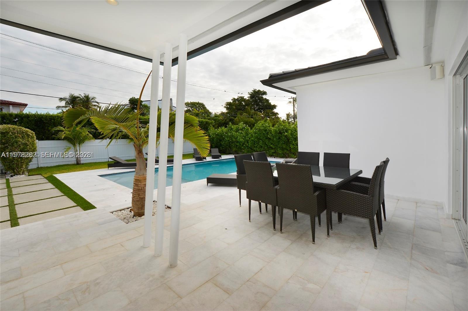 880 N Venetian Dr Miami Beach, FL 33139