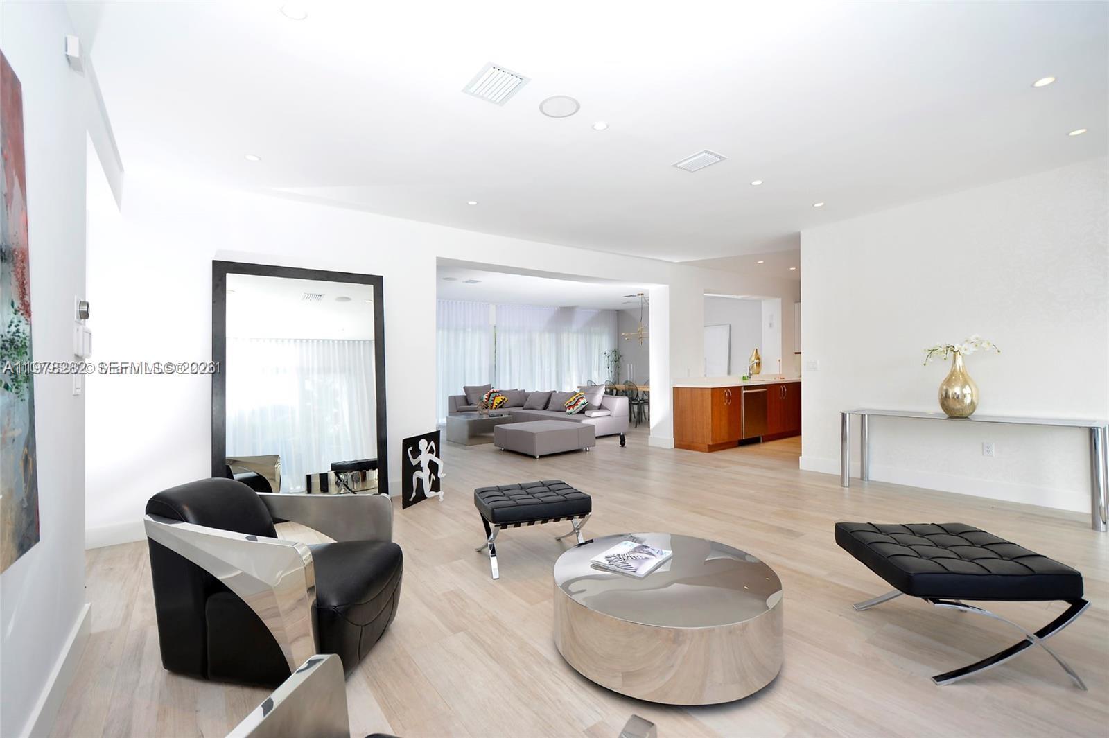 880 N Venetian Dr Miami Beach, FL 33139