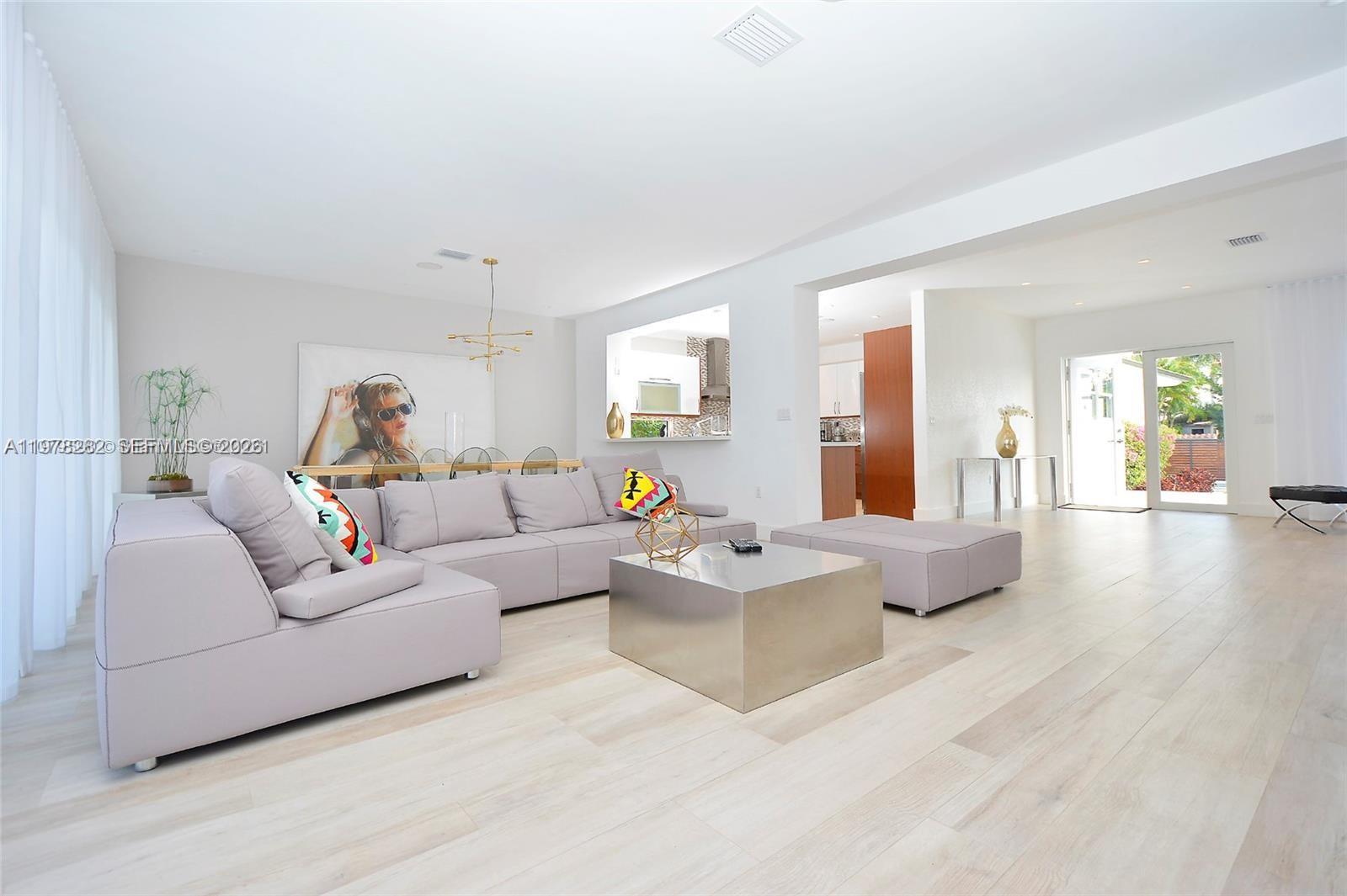 880 N Venetian Dr Miami Beach, FL 33139