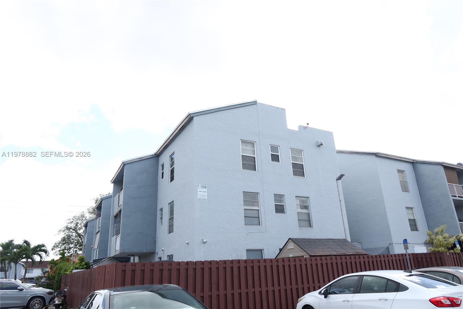 1725 W 60th St #F330