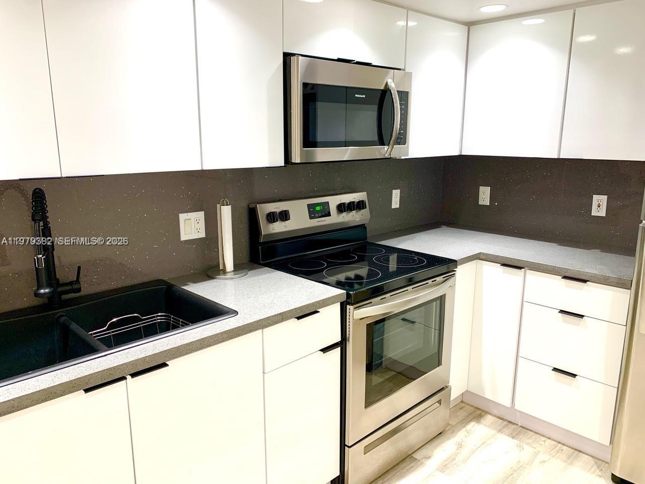 image Brickell Harbour9