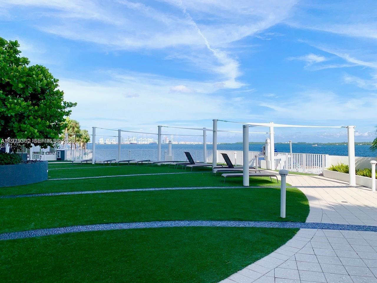 image Brickell Harbour30