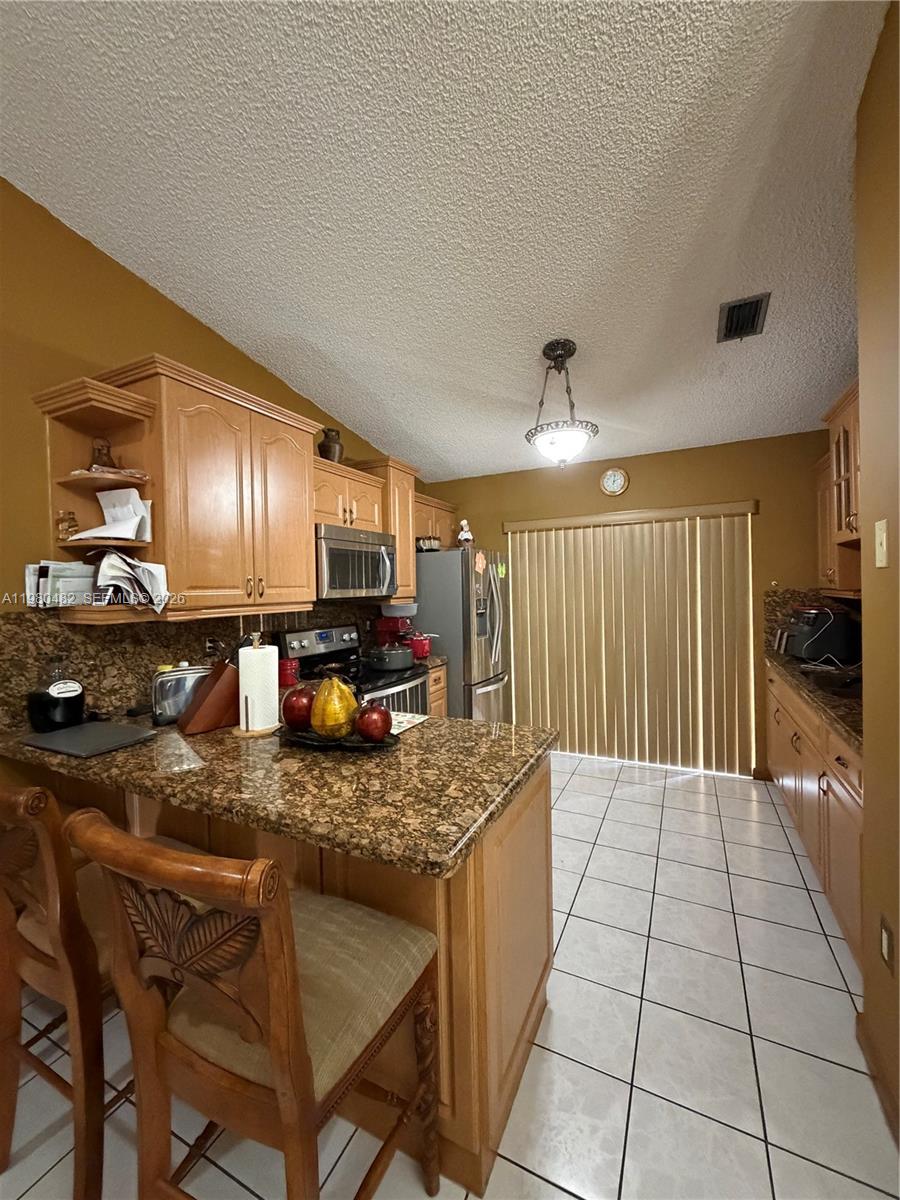 7792 W 29th Way #202 Hialeah, FL 33018