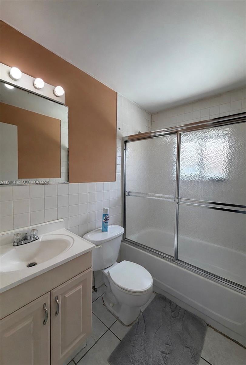 7792 W 29th Way #202 Hialeah, FL 33018