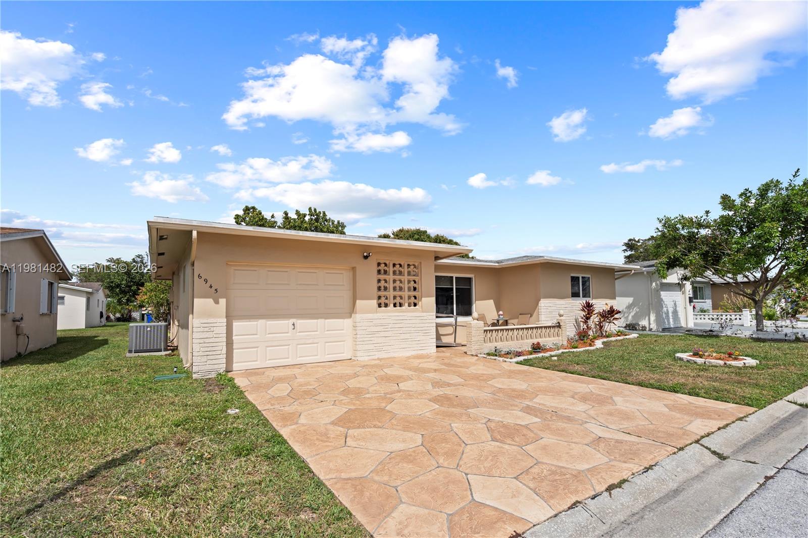 6945 NW 17th St Margate, FL 33063