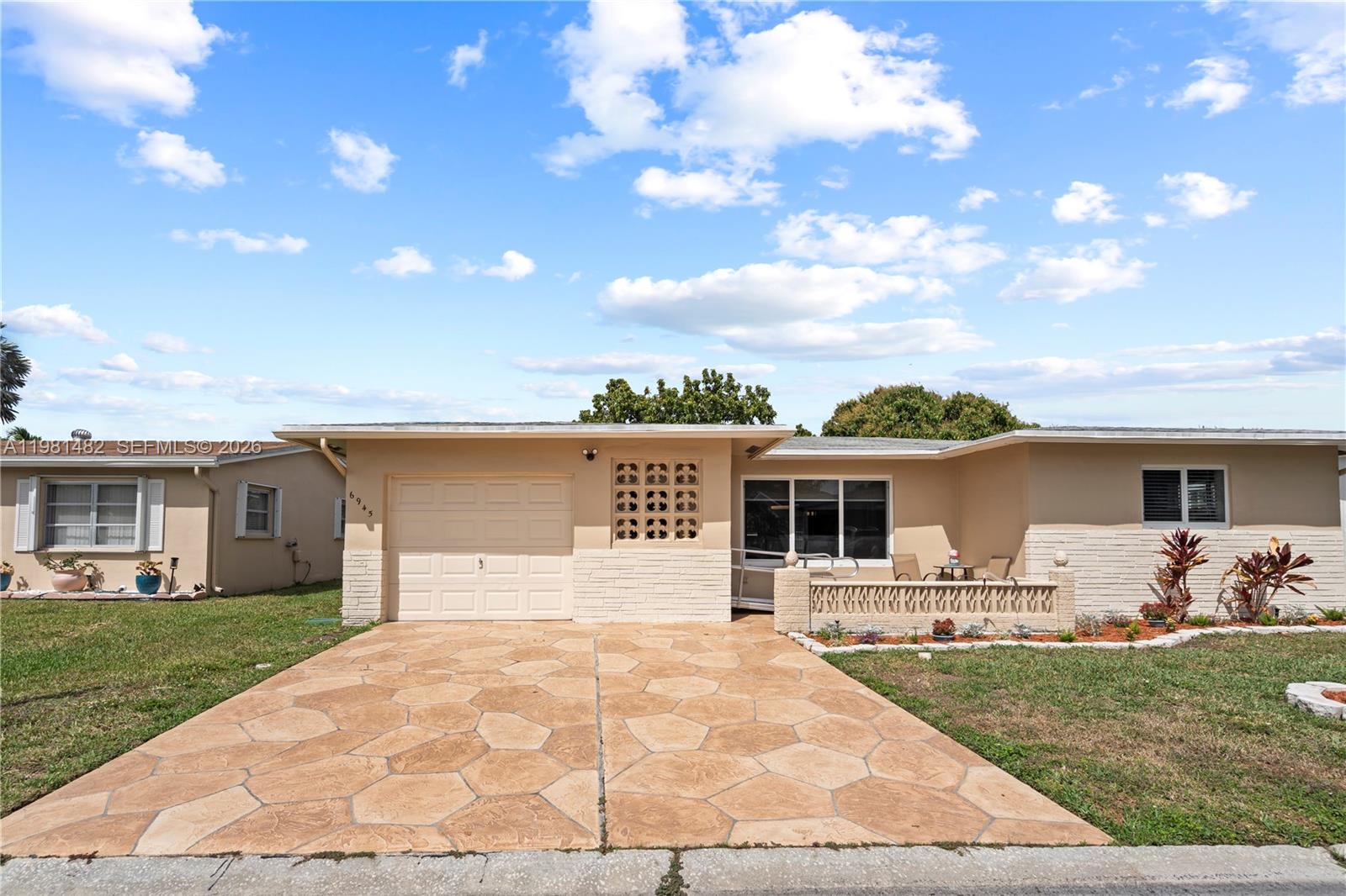 6945 NW 17th St Margate, FL 33063