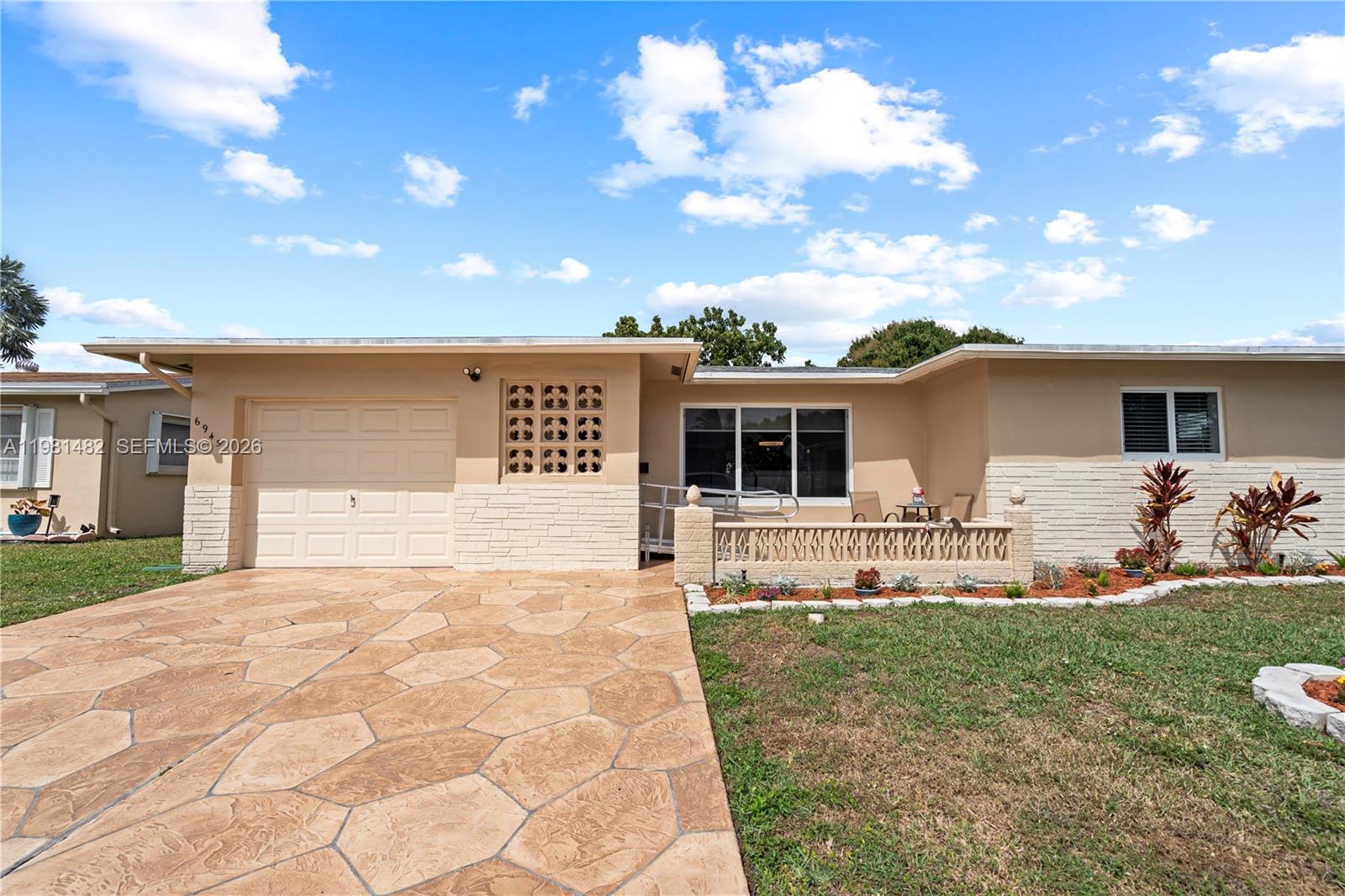 6945 NW 17th St Margate, FL 33063