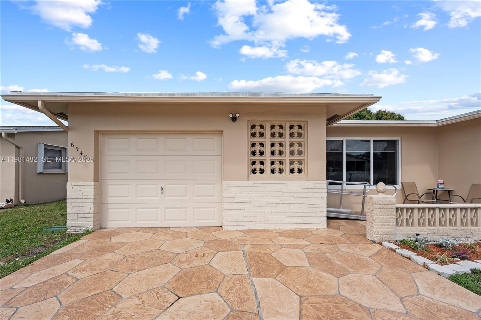 6945 NW 17th St Margate, FL 33063