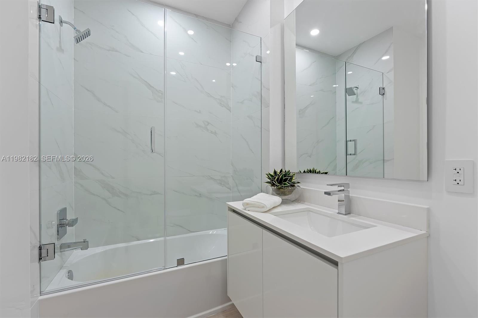 700 NE 24rd St #PH-5802 Miami, FL 33137