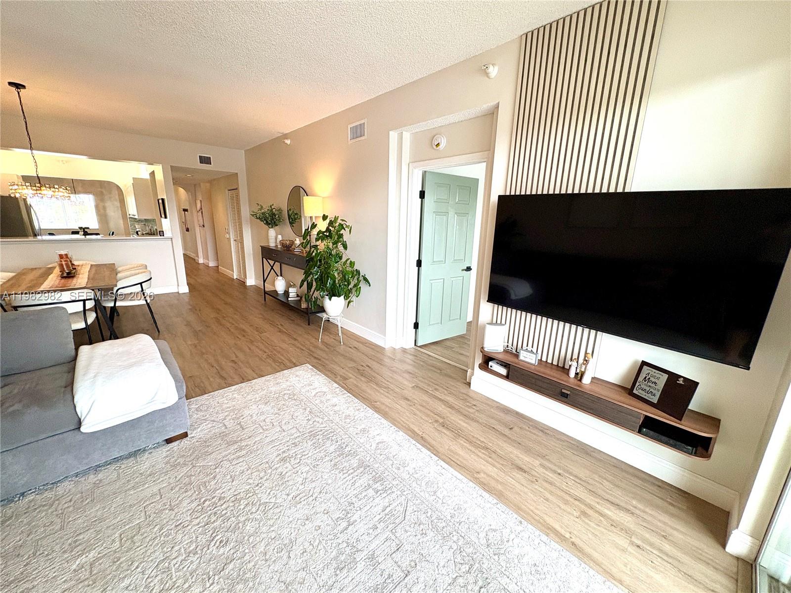 7647 Southampton Ter #304 Tamarac, FL 33321