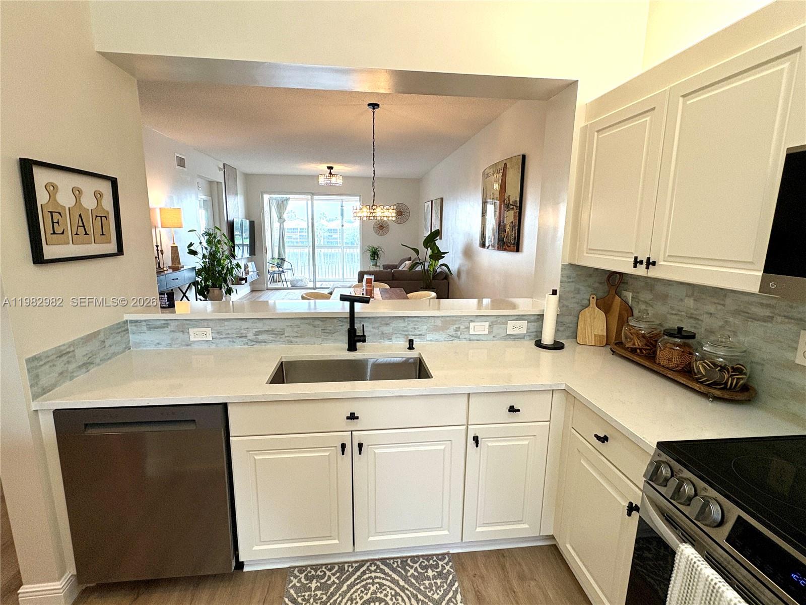 7647 Southampton Ter #304 Tamarac, FL 33321