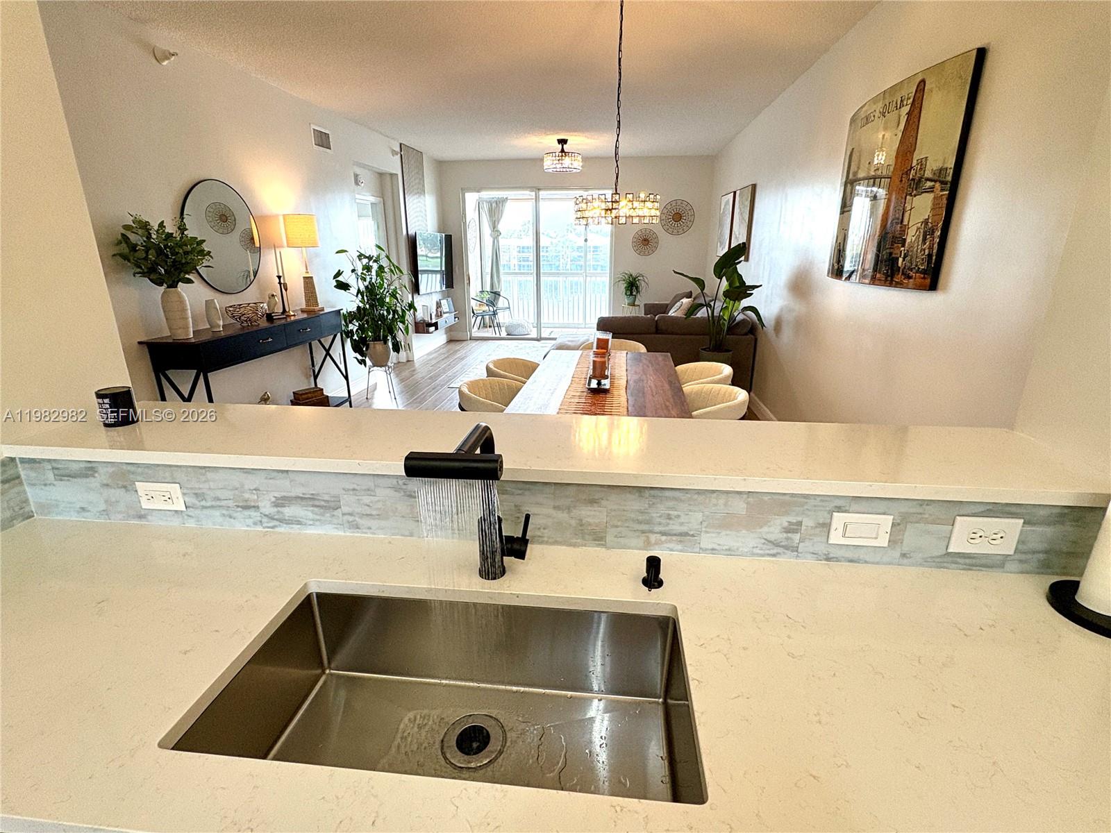 7647 Southampton Ter #304 Tamarac, FL 33321