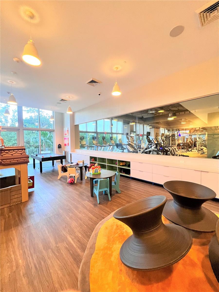 16385 Biscayne Blvd #303 Sunny Isles Beach, FL 33160