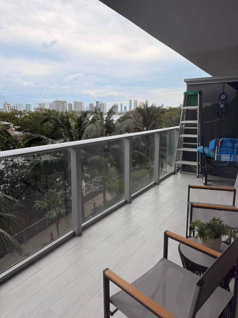 16385 Biscayne Blvd #303 Sunny Isles Beach, FL 33160
